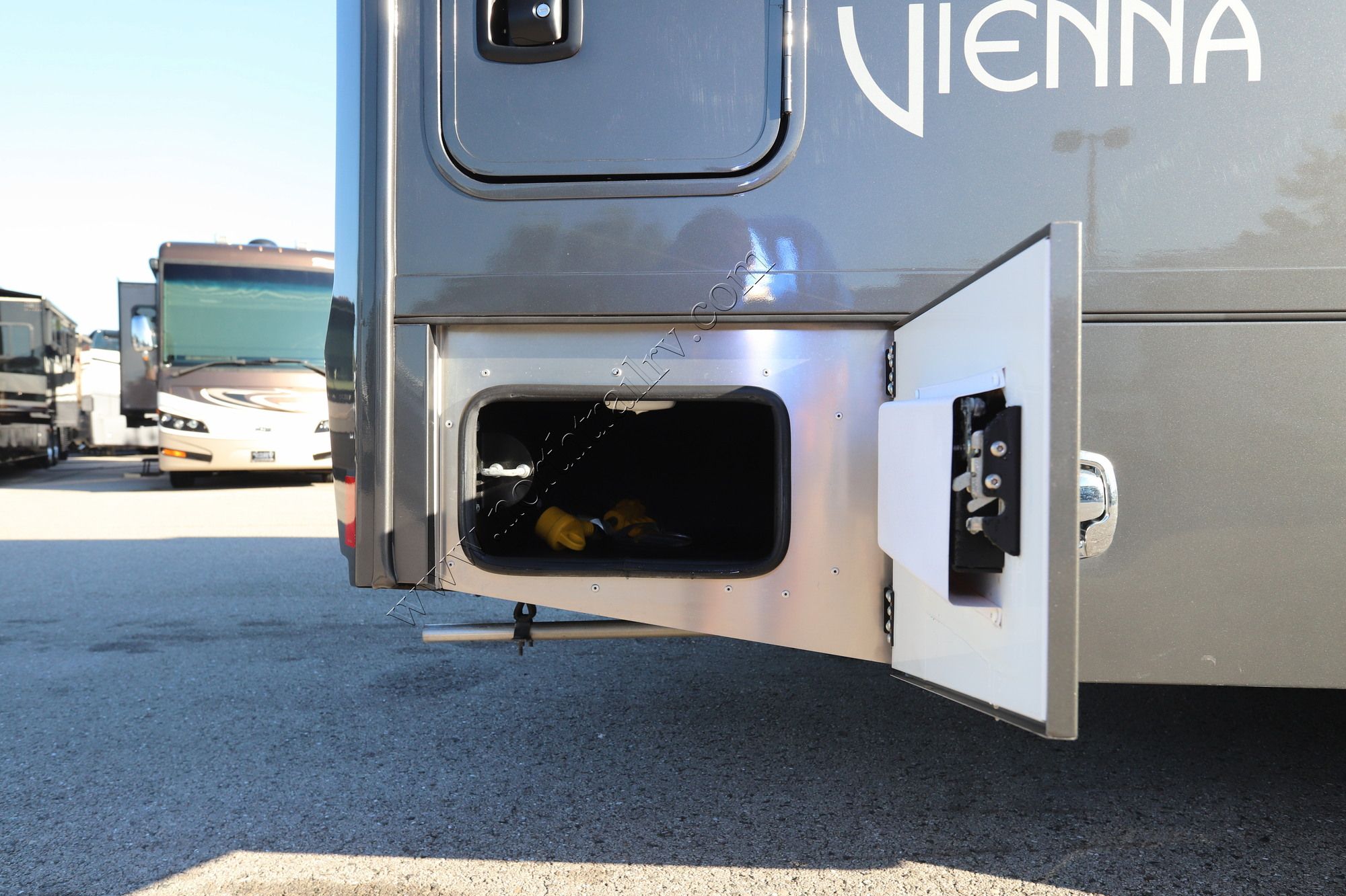 Used 2025 Renegade Rv Vienna 25TBC Class C  For Sale