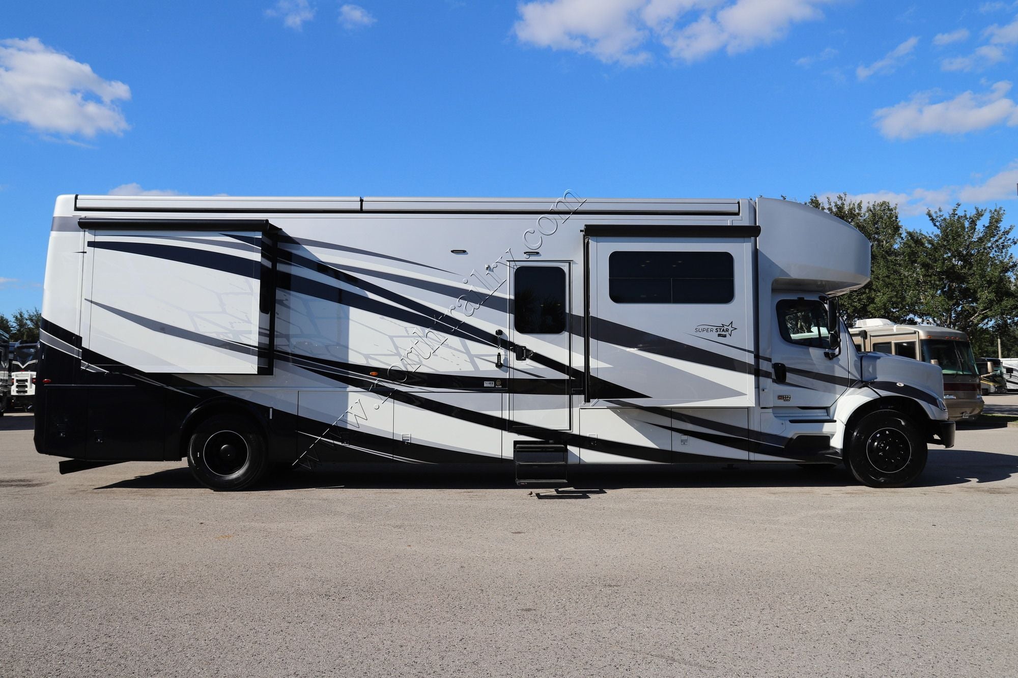 New 2027 Newmar Super Star 4140 Super C  For Sale