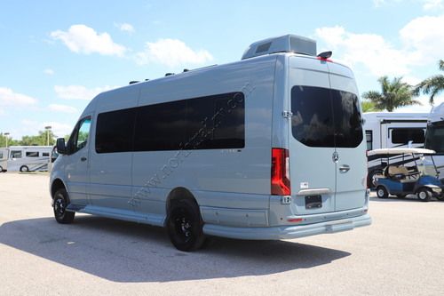 2027 Ogv Luxury Coach V-Tour B5RLA