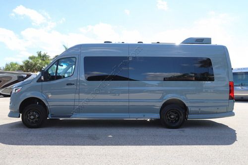 2027 Ogv Luxury Coach V-Tour B5RLA