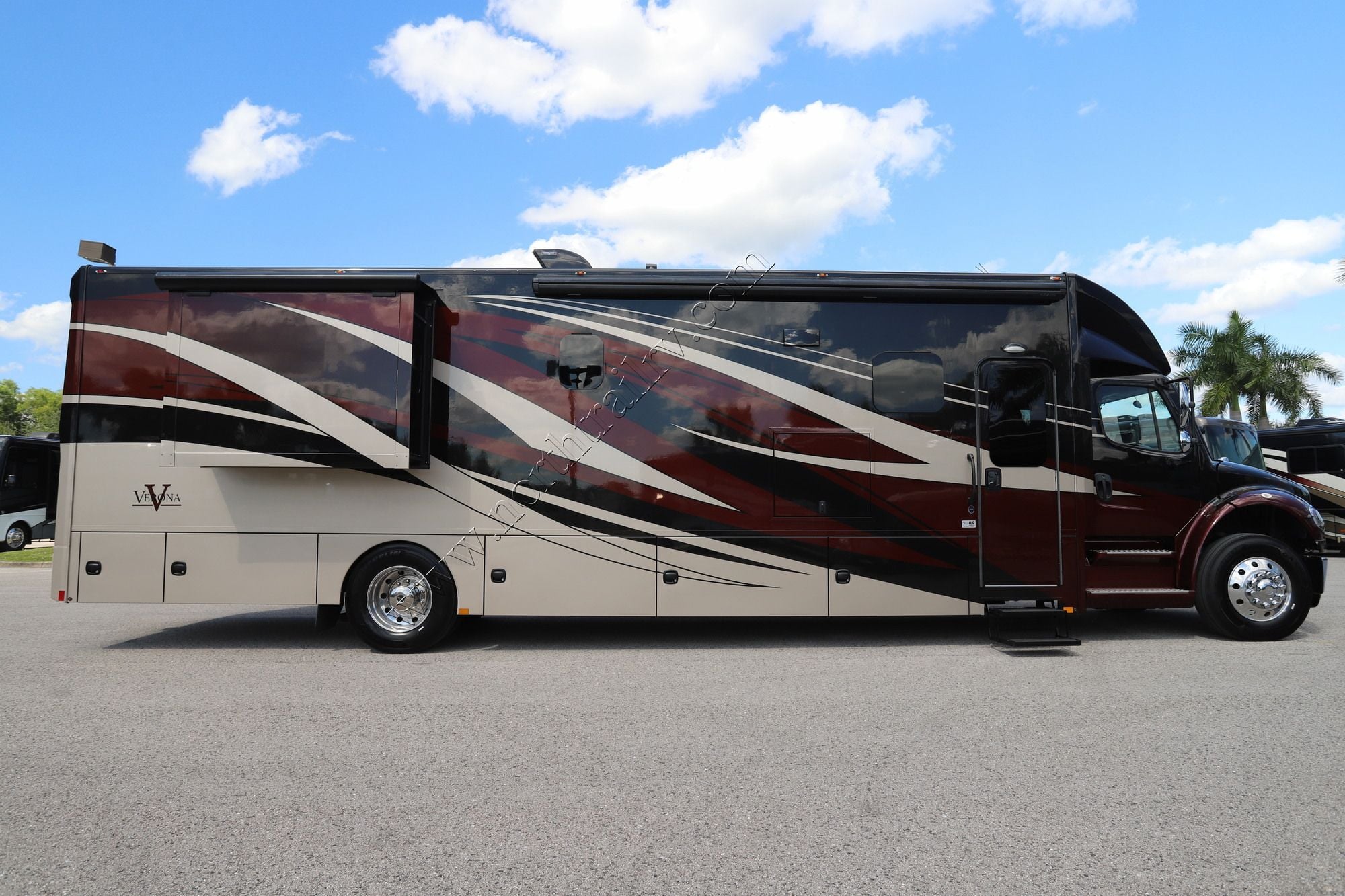 Used 2021 Renegade Rv Verona 40VRB Super C  For Sale