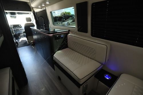 2027 Ogv Luxury Coach V-Tour B5RLA