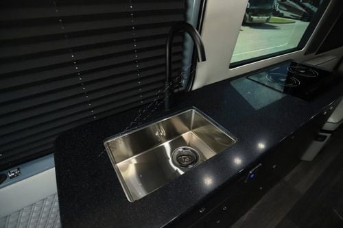 2027 Ogv Luxury Coach V-Tour B5RLA
