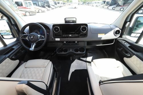 2027 Ogv Luxury Coach V-Tour B5RLA