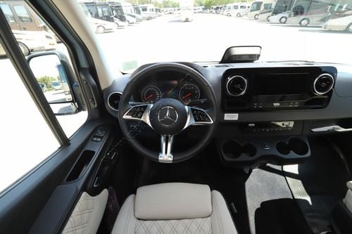 2027 Ogv Luxury Coach V-Tour B5RLA