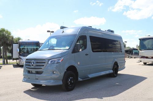 2027 Ogv Luxury Coach V-Tour B5RLA