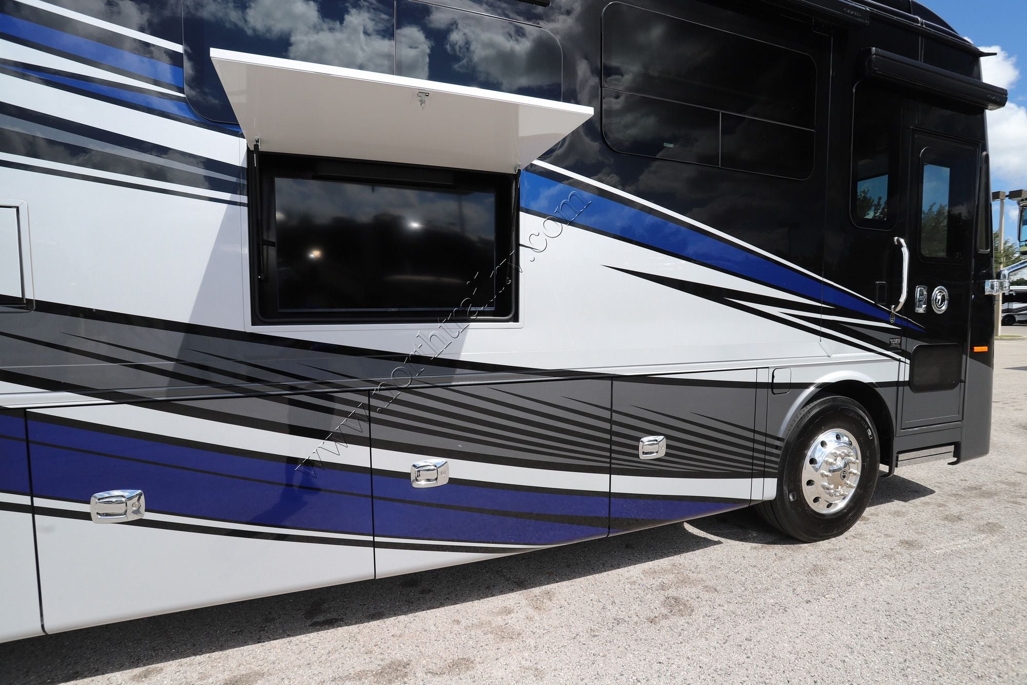 Used 2026 Tiffin Motor Homes Phaeton 40IH Class A  For Sale