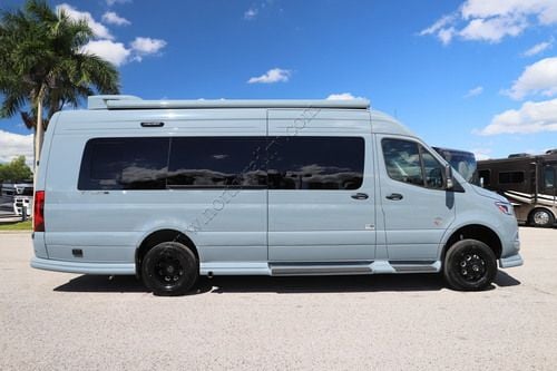 2027 Ogv Luxury Coach V-Tour B5RLA