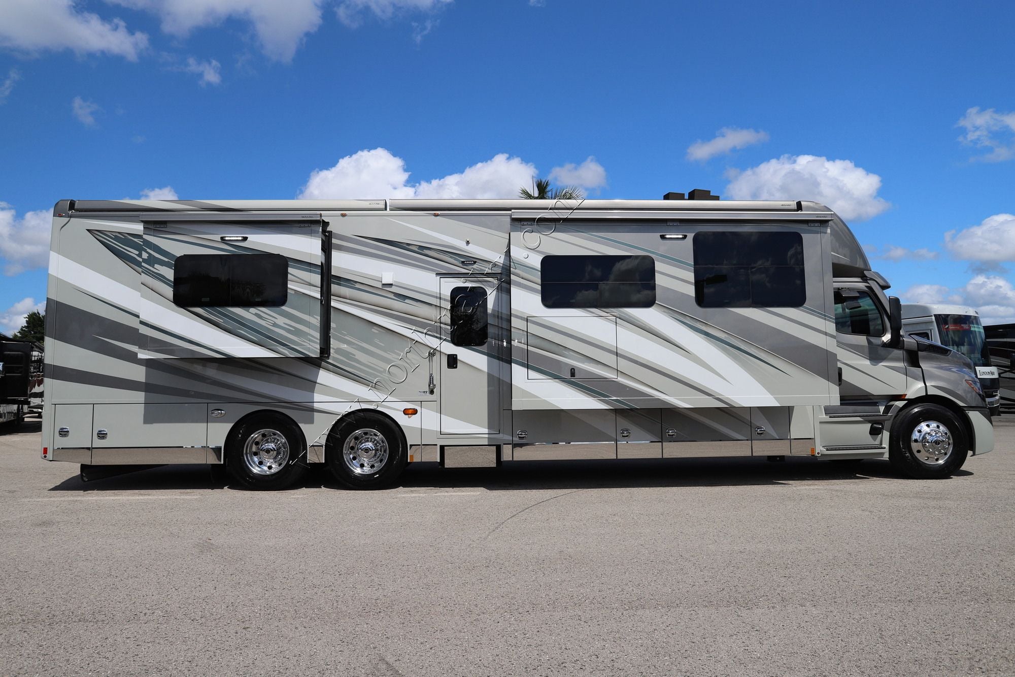New 2027 Renegade Rv Xl 43DB Super C  For Sale