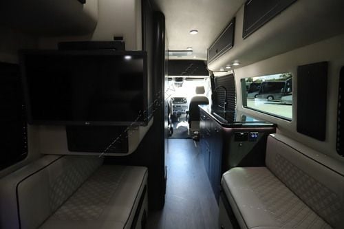2027 Ogv Luxury Coach V-Tour B5RLA