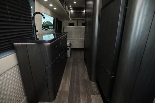 2027 Ogv Luxury Coach V-Tour B5RLA