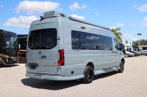 2027 Ogv Luxury Coach V-Tour B5RLA