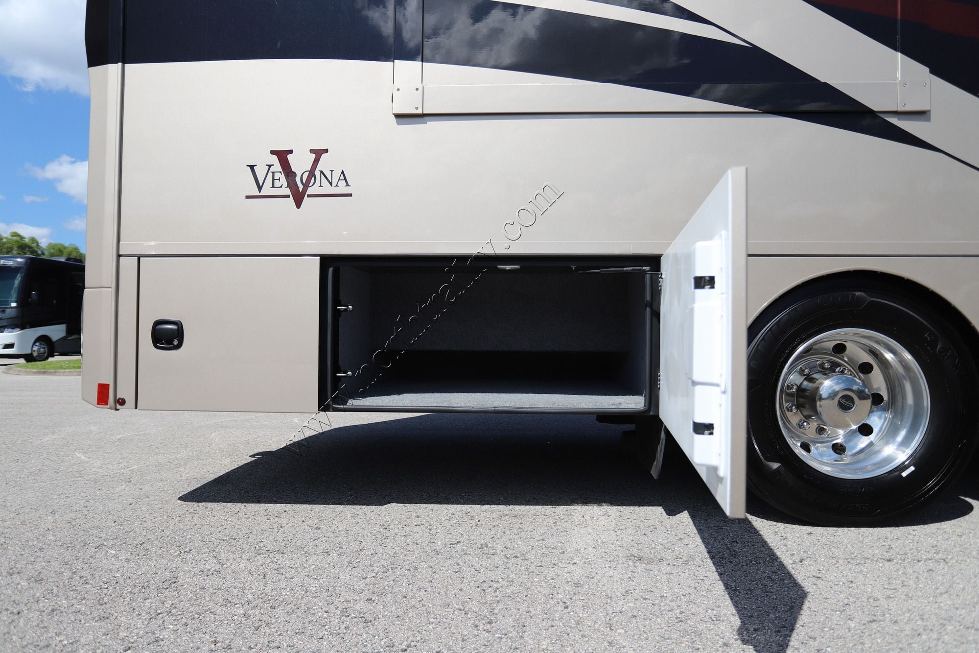 Used 2021 Renegade Rv Verona 40VRB Super C  For Sale