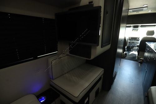 2027 Ogv Luxury Coach V-Tour B5RLA