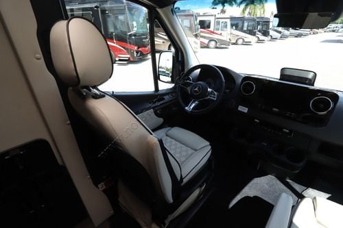 2027 Ogv Luxury Coach V-Tour B5RLA