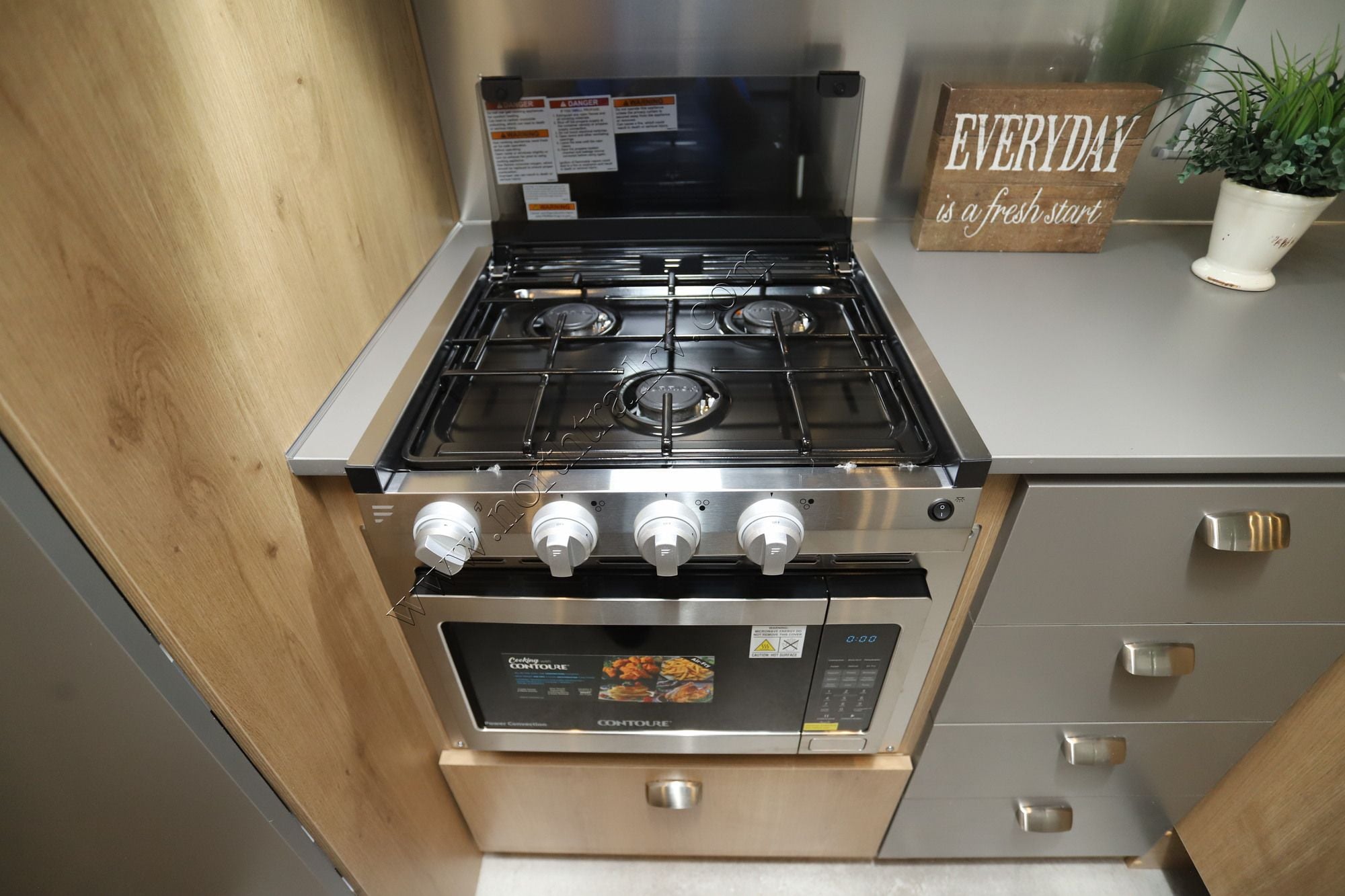New 2027 Airstream Trade Wind 27FB Travel Trailer  For Sale