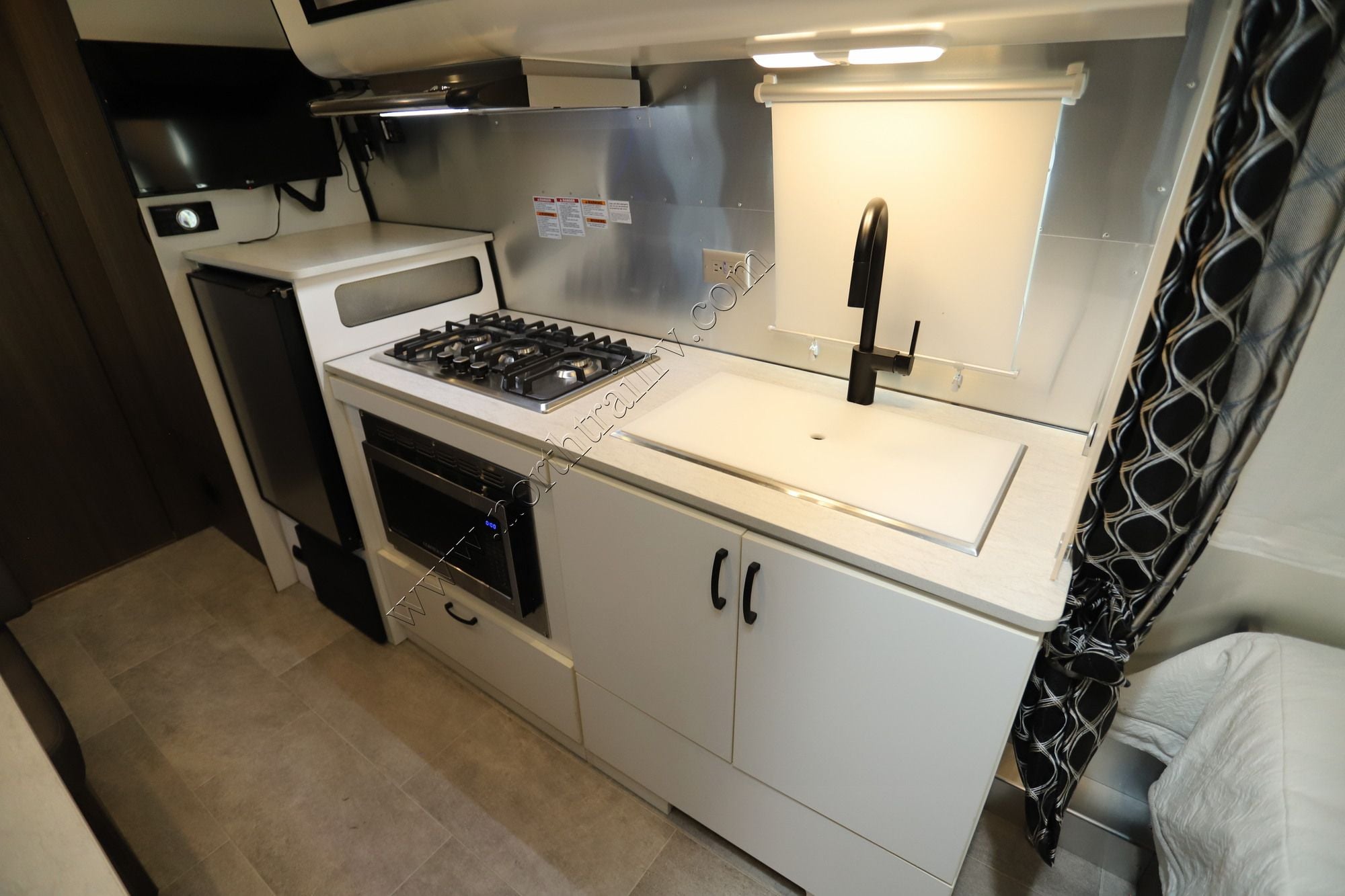 Used 2022 Airstream Caravel 22FB Travel Trailer  For Sale