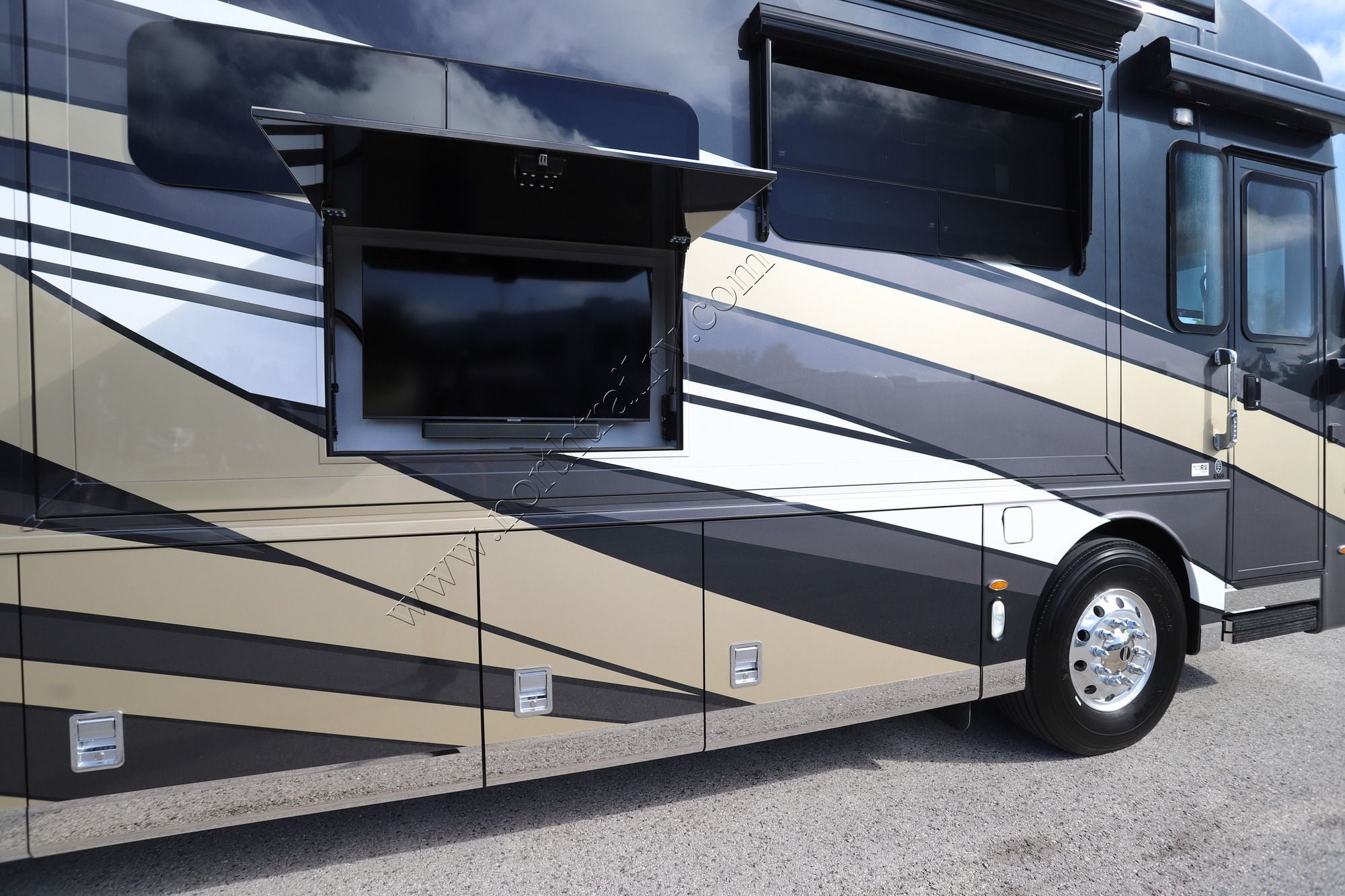 Used 2024 Newmar Dutch Star 4369 Class A  For Sale