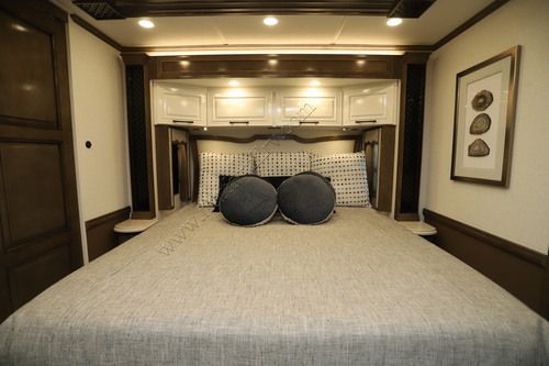 2027 Newmar London Aire 4540