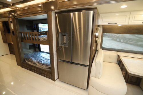 2027 Newmar London Aire 4540