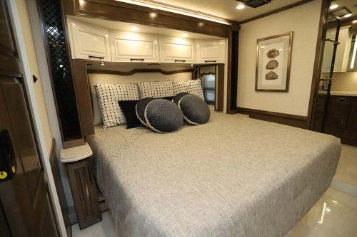 2027 Newmar London Aire 4540