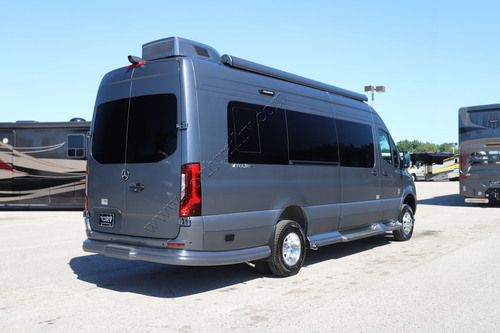 2027 Ogv Luxury Coach V-Tour B7RLA-450