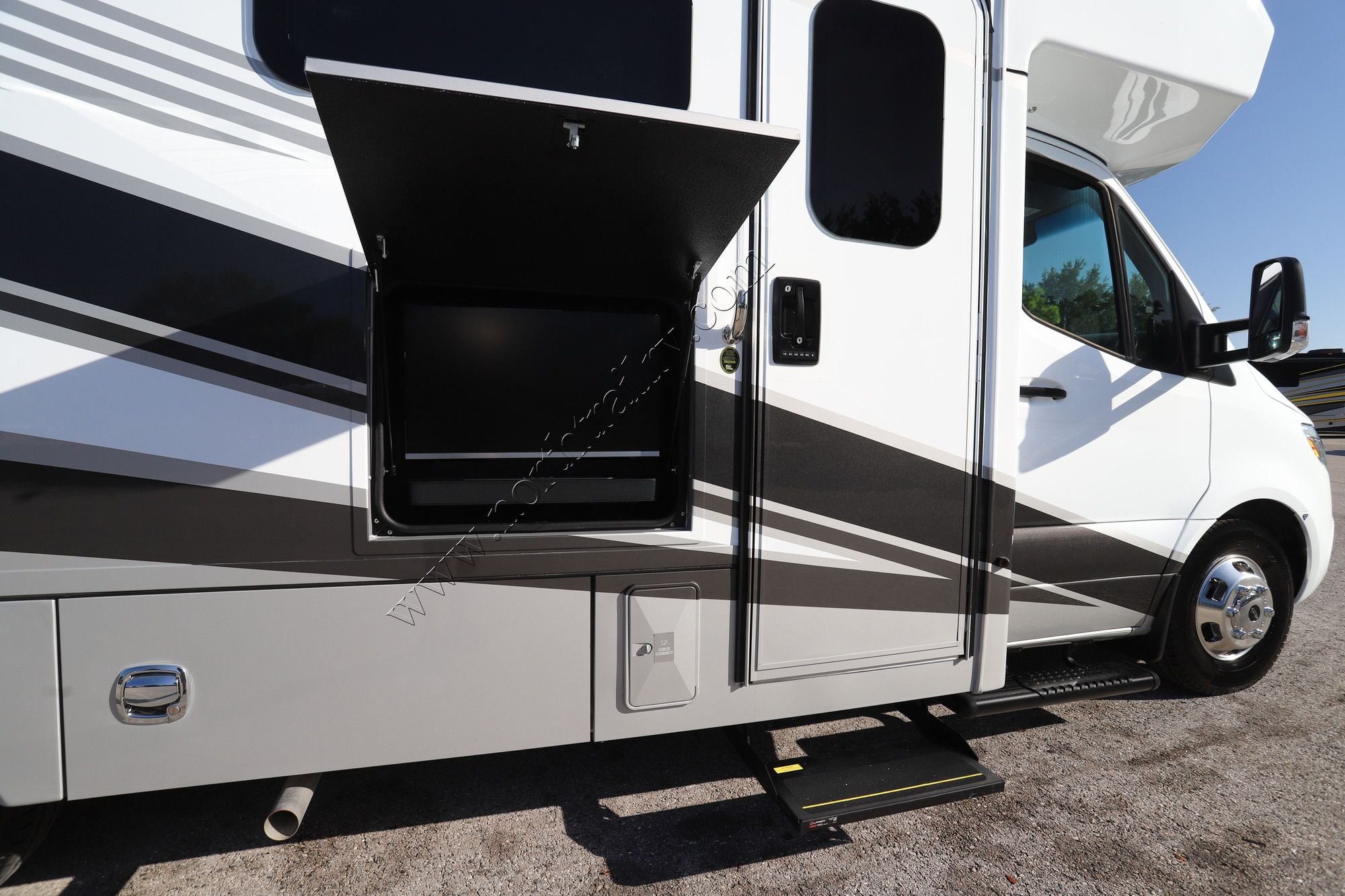 New 2027 Renegade Rv Vienna 25TBC Class C  For Sale
