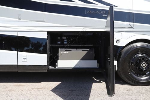 2027 Newmar London Aire 4540