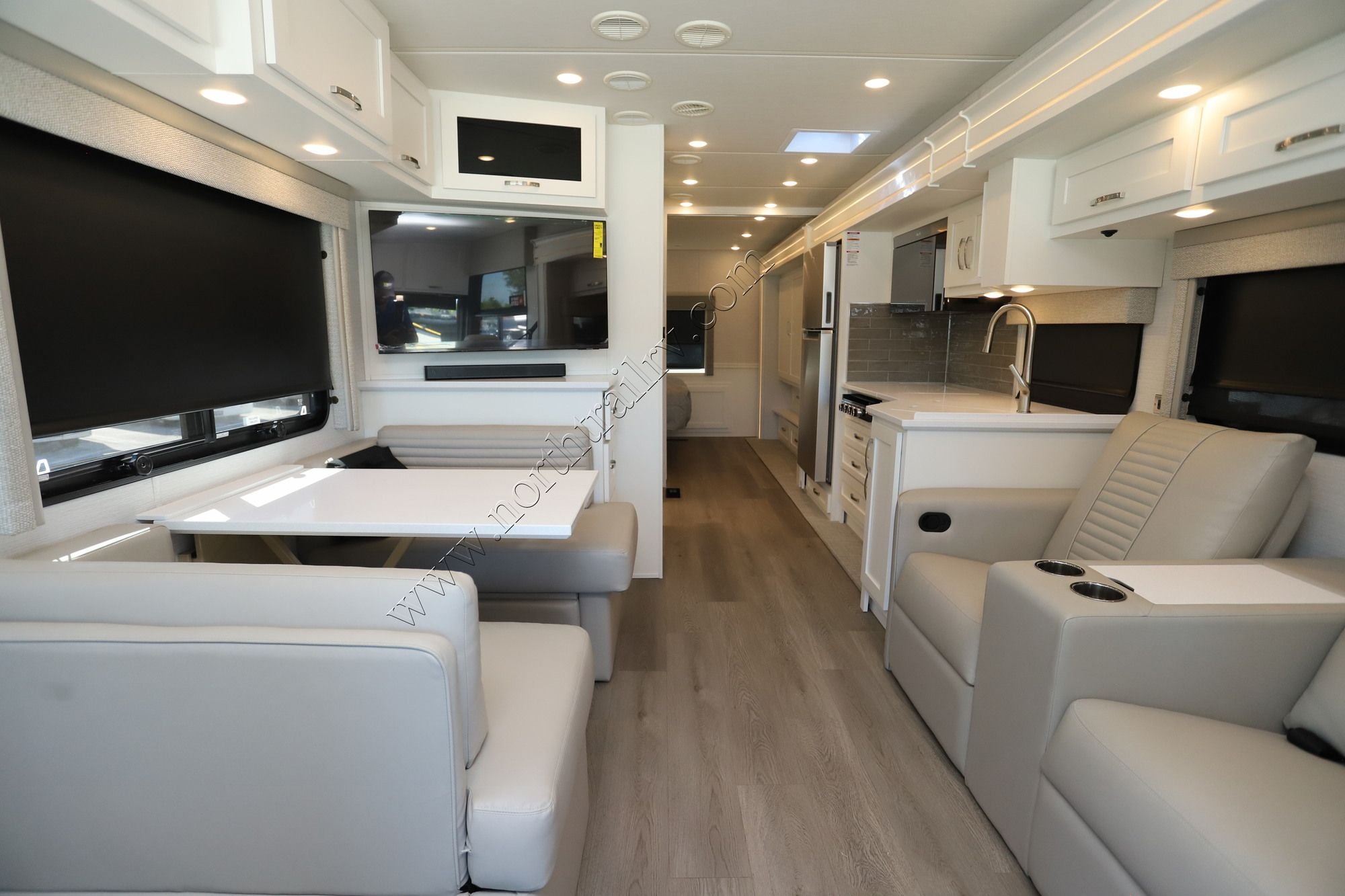 New 2027 Newmar Bay Star 3114 Class A  For Sale