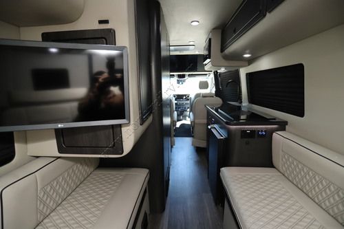 2027 Ogv Luxury Coach V-Tour B7RLA-450