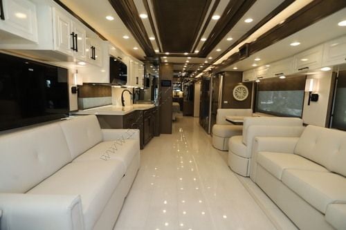 2027 Newmar London Aire 4540