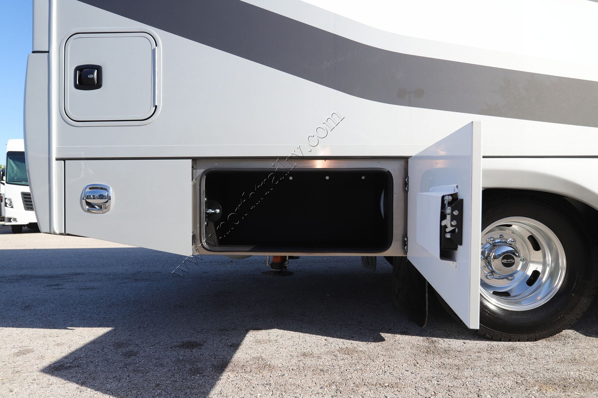 New 2027 Renegade Rv Vienna 25TBC Class C  For Sale