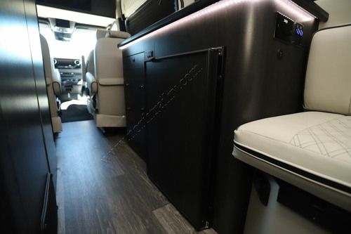 2027 Ogv Luxury Coach V-Tour B7RLA-450