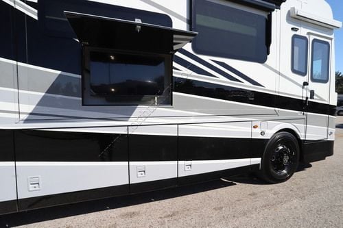 2027 Newmar London Aire 4540