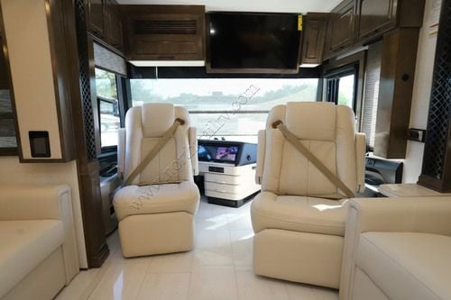 2027 Newmar London Aire 4540