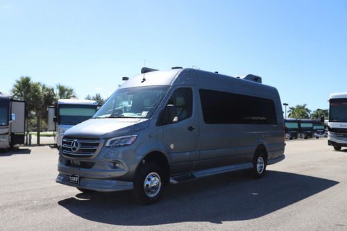 2027 Ogv Luxury Coach V-Tour B7RLA-450