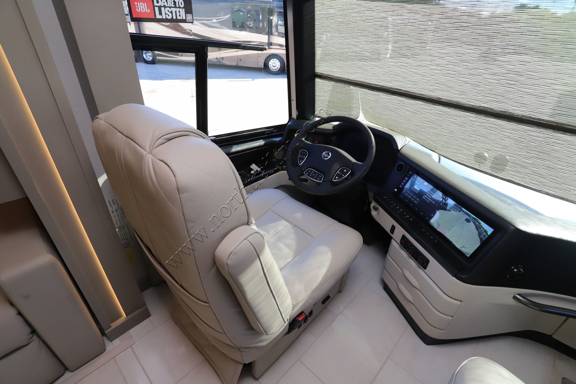 New 2027 Newmar Essex 4595 Class A  For Sale