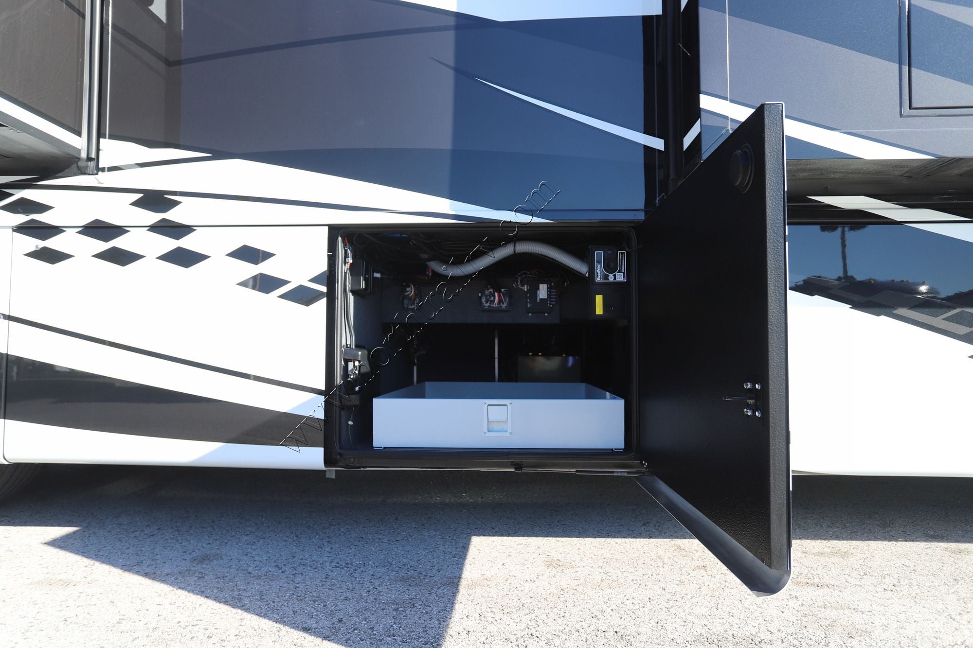 New 2027 Newmar Essex 4595 Class A  For Sale