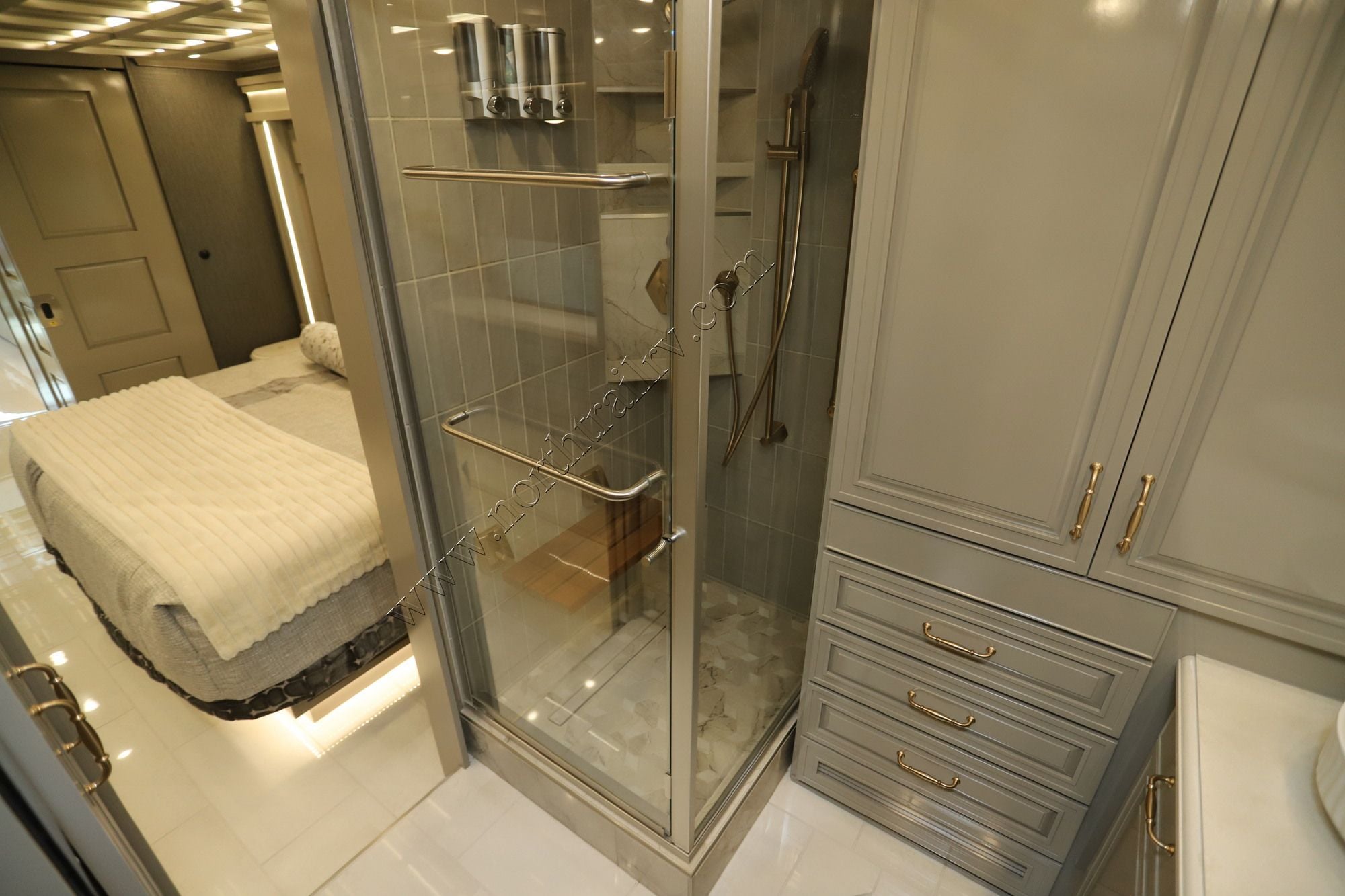 New 2027 Newmar Essex 4595 Class A  For Sale