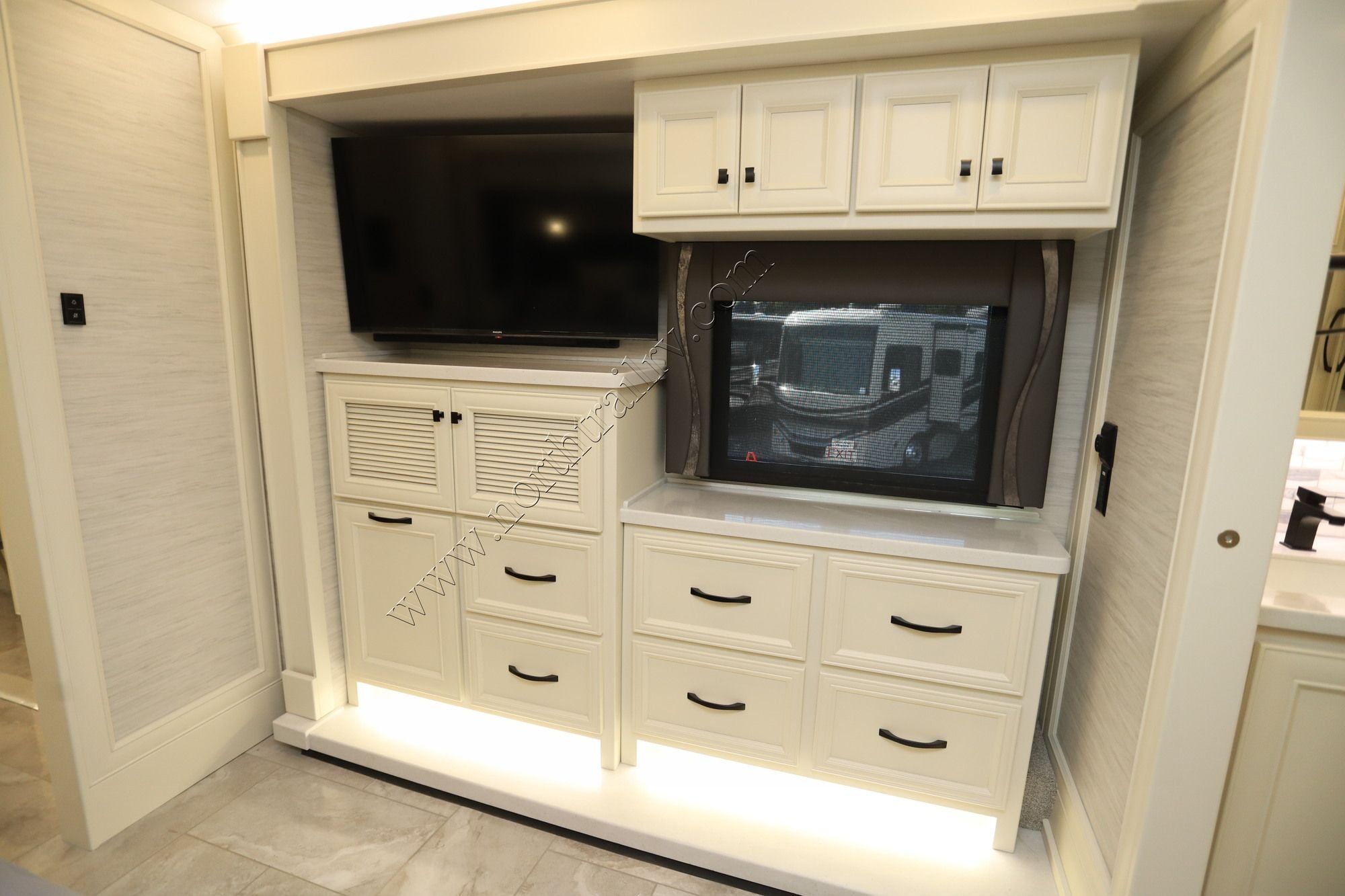 New 2027 Tiffin Motor Homes Phaeton 40IH Class A  For Sale