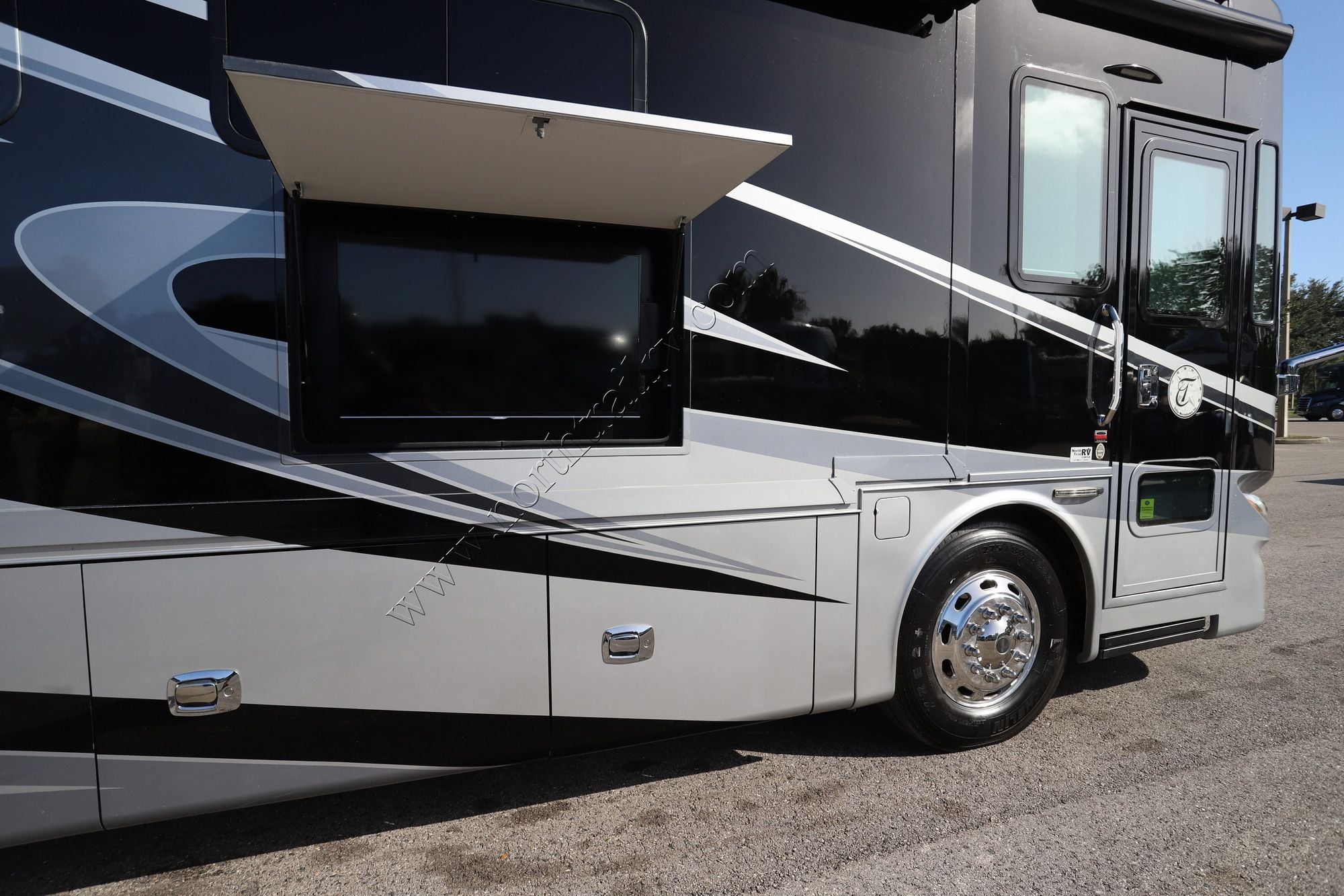 Used 2015 Tiffin Motor Homes Phaeton 42LH Class A  For Sale