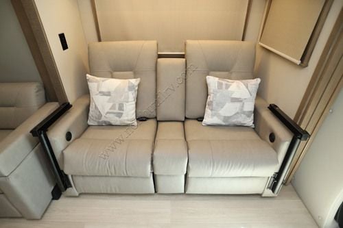 2027 Renegade Rv Vienna 25RMC Class C