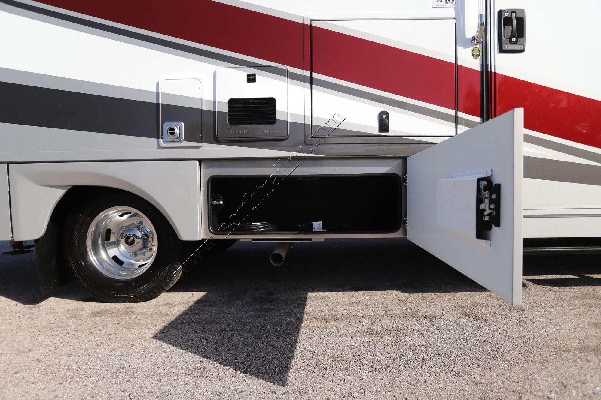 New 2027 Renegade Rv Vienna 25RMC Class C  For Sale