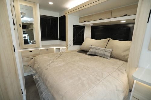 2027 Jayco Melbourne Prestige 25LP