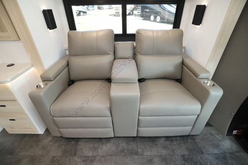 2027 Jayco Melbourne Prestige 25LP