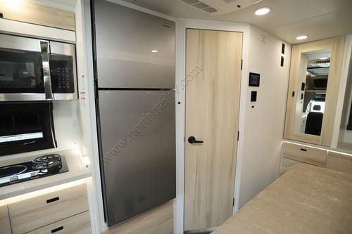 2027 Jayco Melbourne Prestige 25LP
