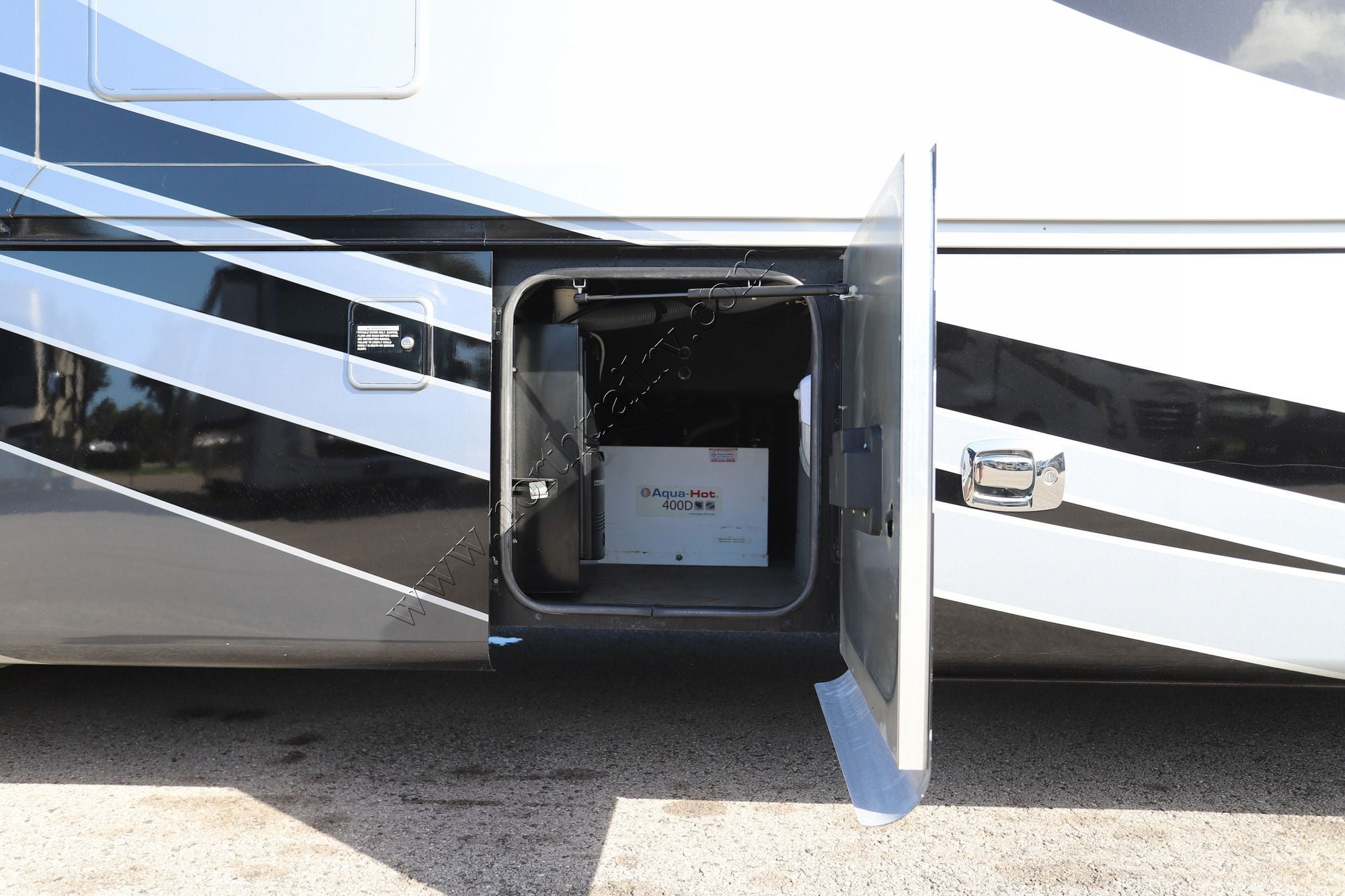 Used 2015 Tiffin Motor Homes Phaeton 42LH Class A  For Sale