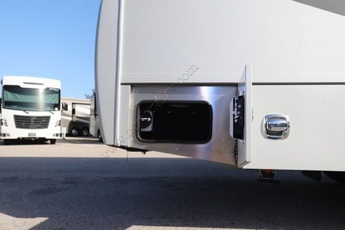2027 Renegade Rv Vienna 25RMC Class C