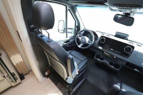 2027 Renegade Rv Vienna 25RMC Class C