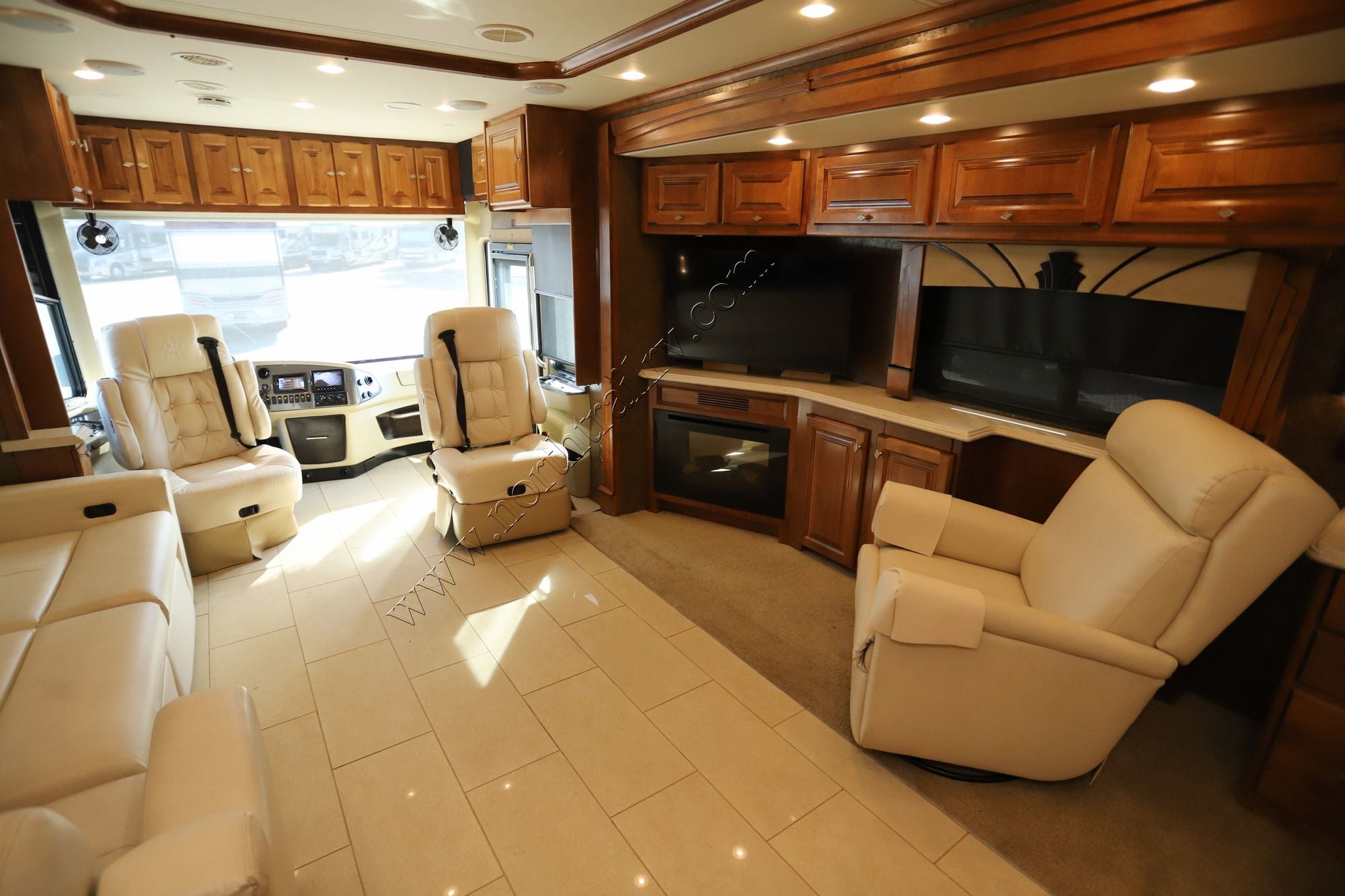 Used 2015 Tiffin Motor Homes Phaeton 42LH Class A  For Sale